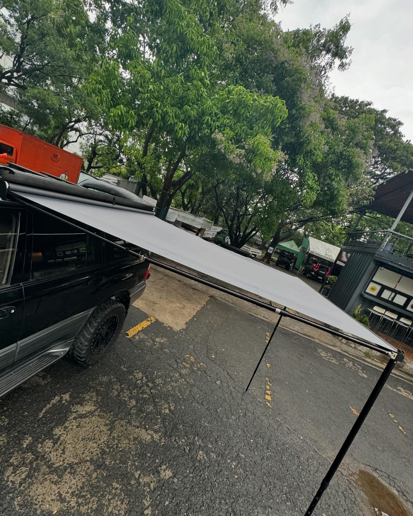 Mammoth Switchblade Automatic  Hardshell Awning